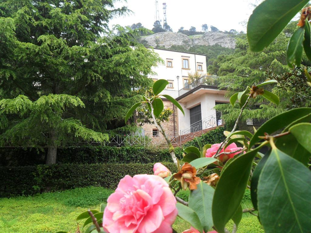 Eremo Hotel Casa Del Sorriso Эриче Экстерьер фото
