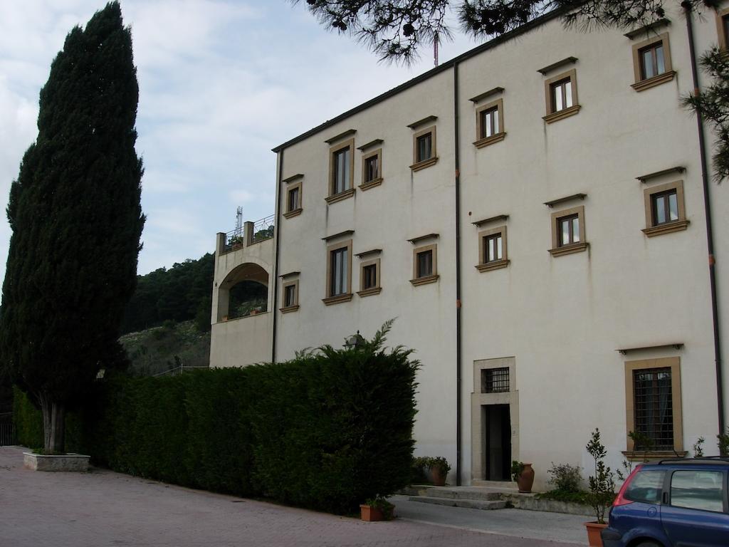 Eremo Hotel Casa Del Sorriso Эриче Экстерьер фото
