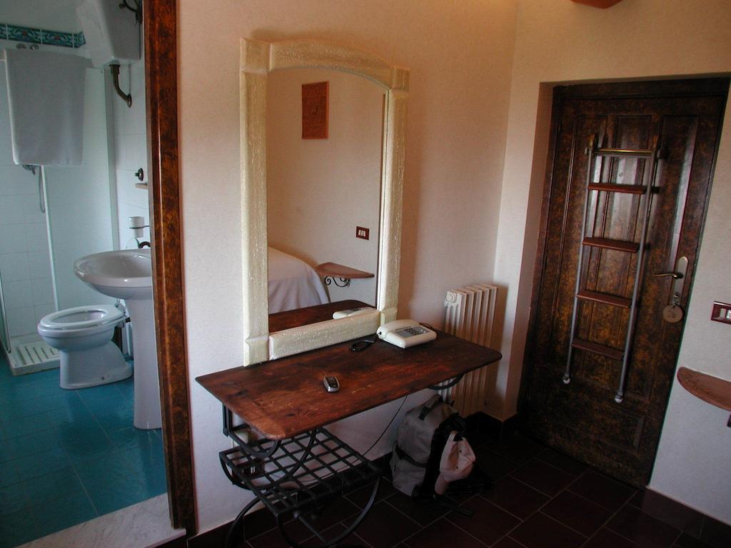 Eremo Hotel Casa Del Sorriso Эриче Экстерьер фото