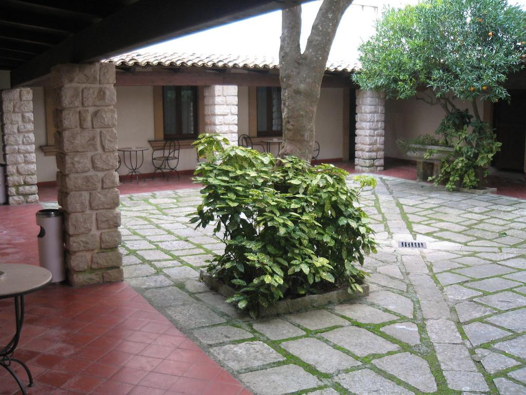 Eremo Hotel Casa Del Sorriso Эриче Экстерьер фото