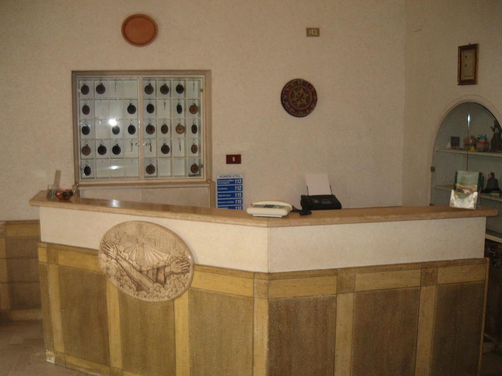 Eremo Hotel Casa Del Sorriso Эриче Экстерьер фото