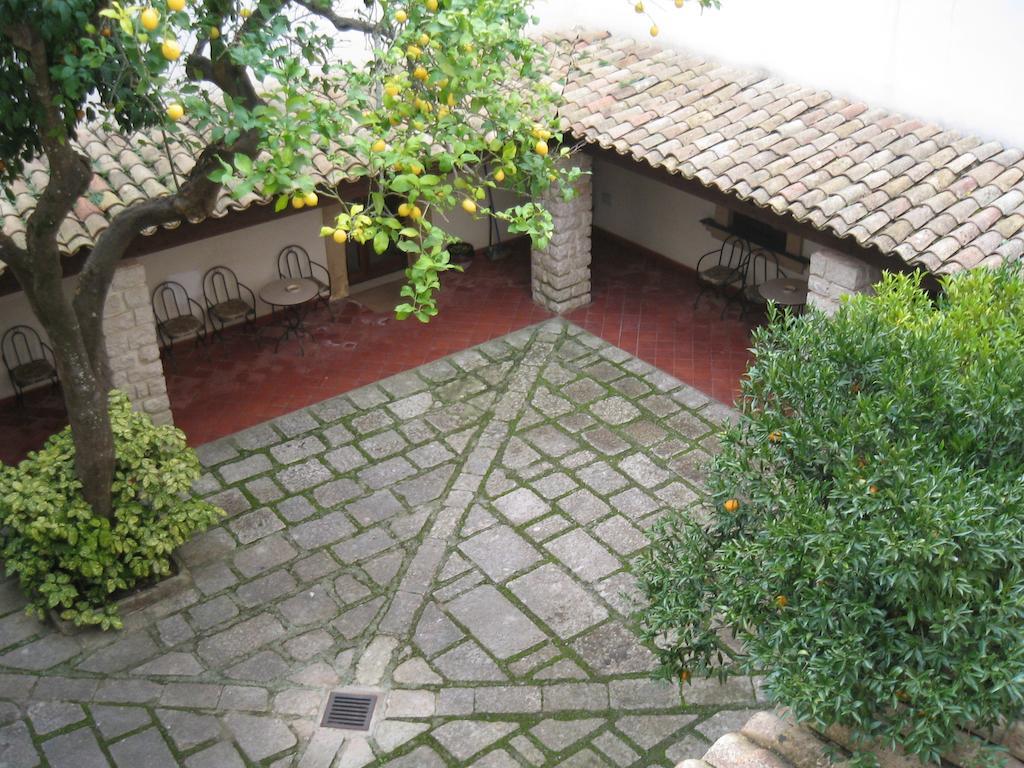 Eremo Hotel Casa Del Sorriso Эриче Экстерьер фото