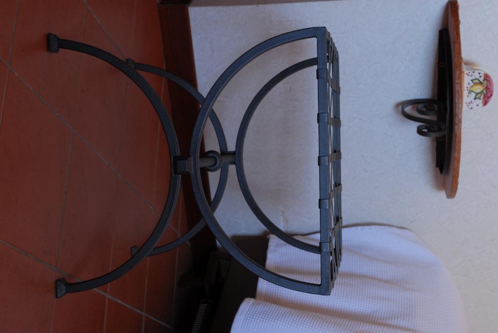 Eremo Hotel Casa Del Sorriso Эриче Номер фото