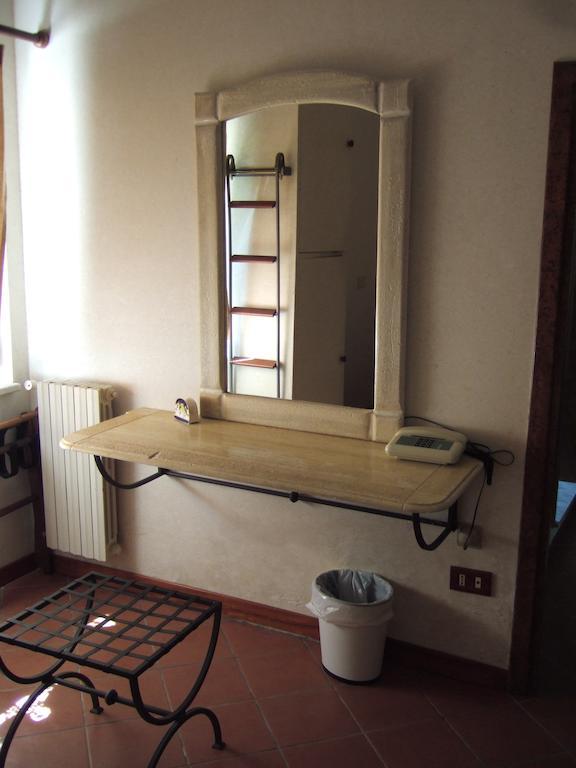 Eremo Hotel Casa Del Sorriso Эриче Номер фото