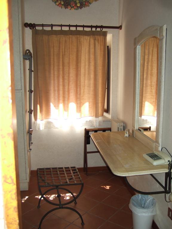 Eremo Hotel Casa Del Sorriso Эриче Номер фото
